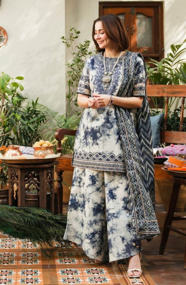 Sapphire Printed Lawn Suit – Embroidered Neck Patch & Chiffon Dupatta- dress glam